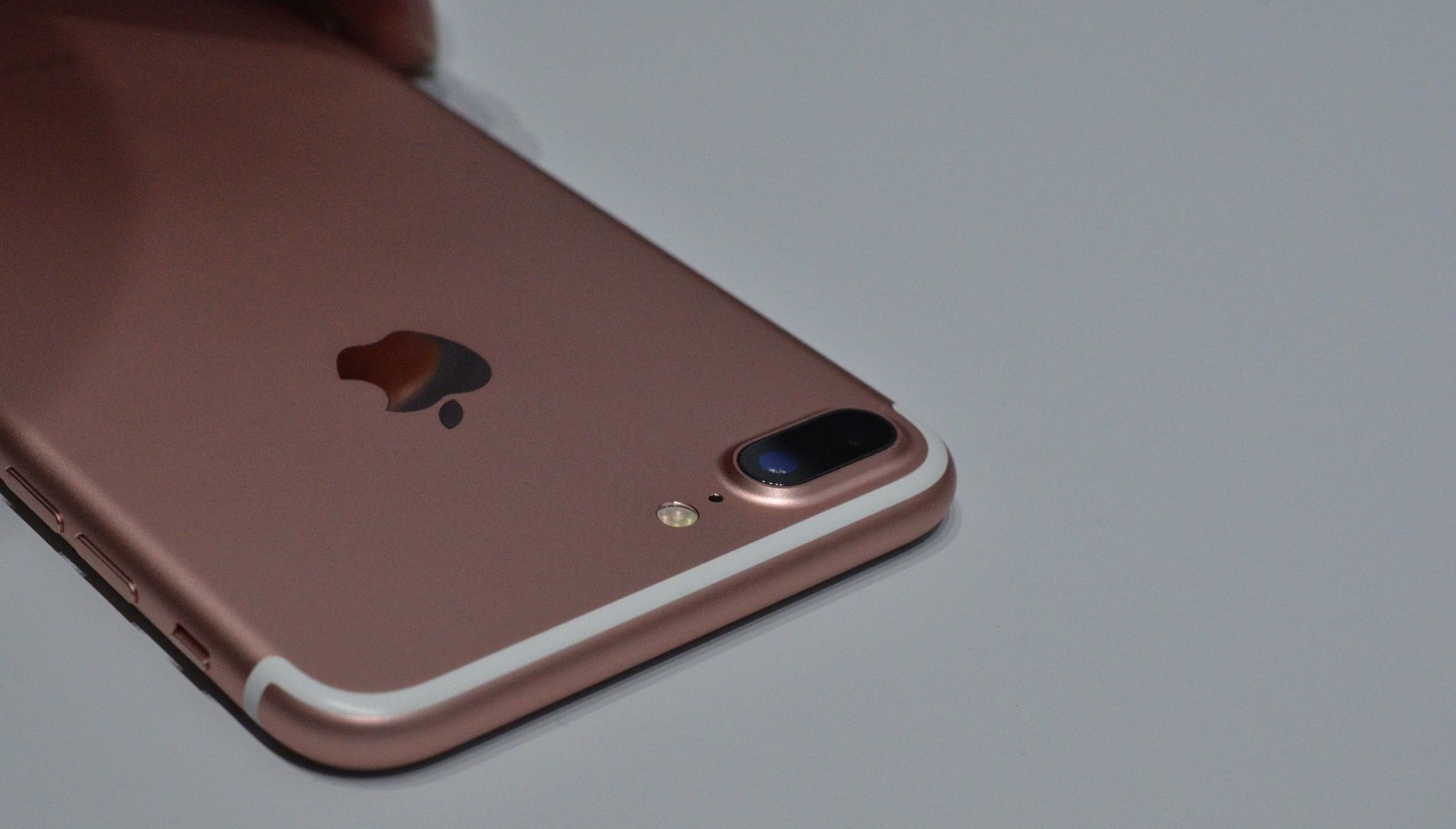 Краткий первый взгляд на iPhone 7 и iPhone 7 Plus