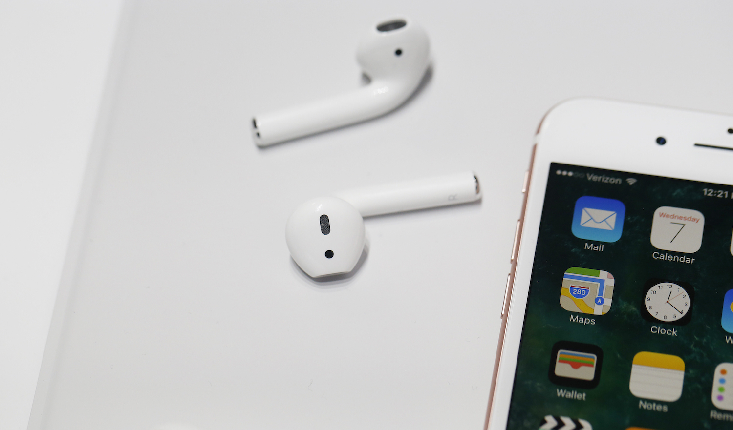 Как одновременно заряжать и слушать музыку на iPhone 7 Как одновременно заряжать и слушать музыку на iPhone 7