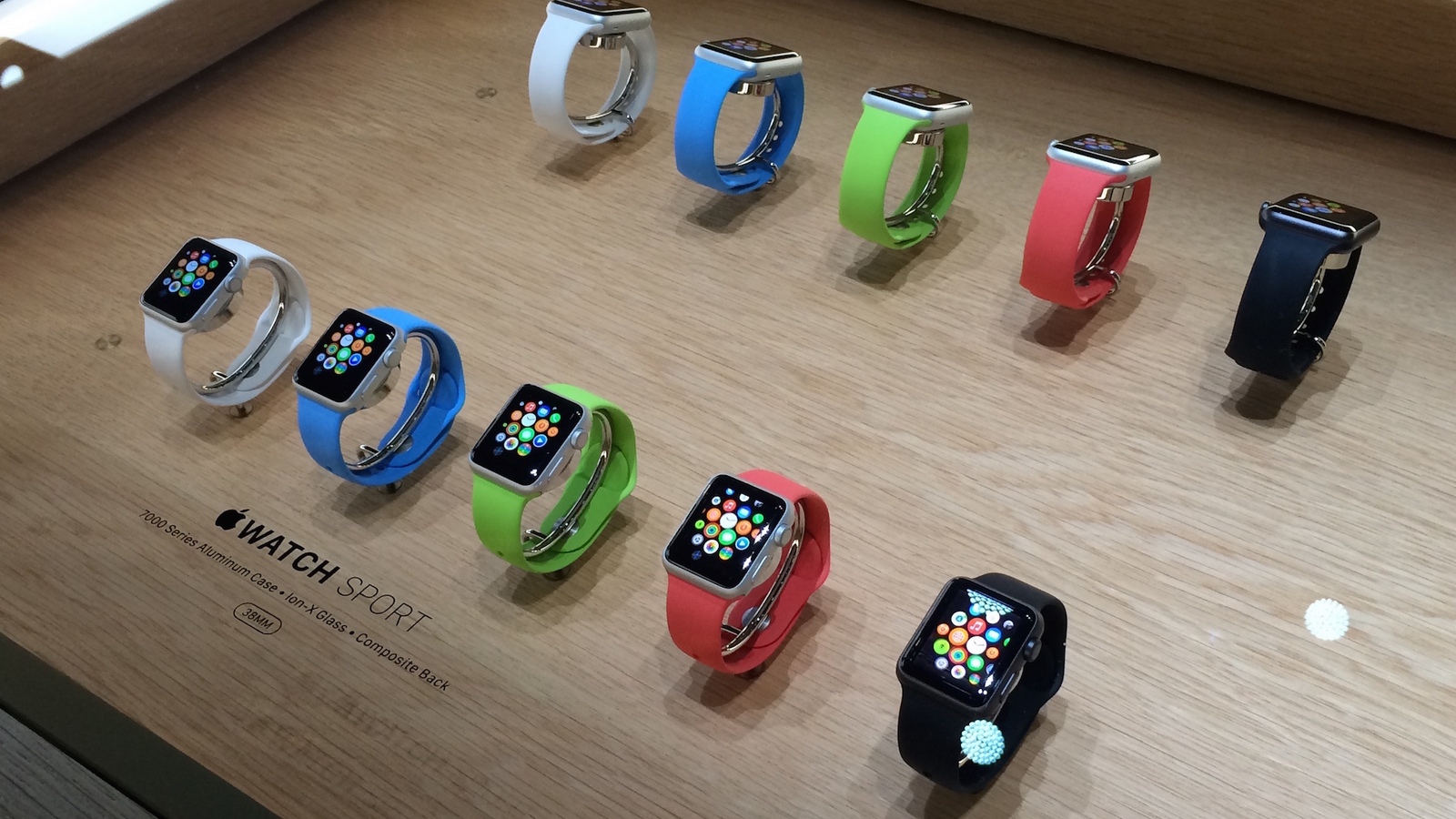 Потребители не готовы переплачивать за Apple Watch с LTE