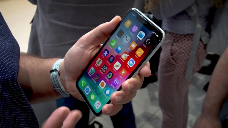 Huawei раскрыла дизайнерские недостатки iPhone XR